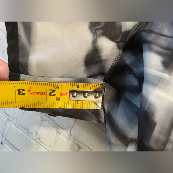 Under Armour Shorts - Picture 13 of 15